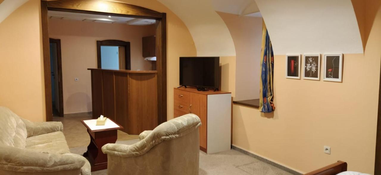 Apartman Sobeslav Exterior photo